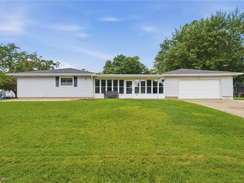 407 Dorwood Drive, Alliance, OH 44601 Photo 1