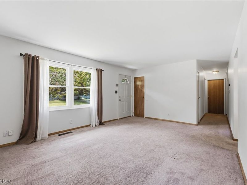 407 Dorwood Drive, Alliance, OH 44601 Photo 10