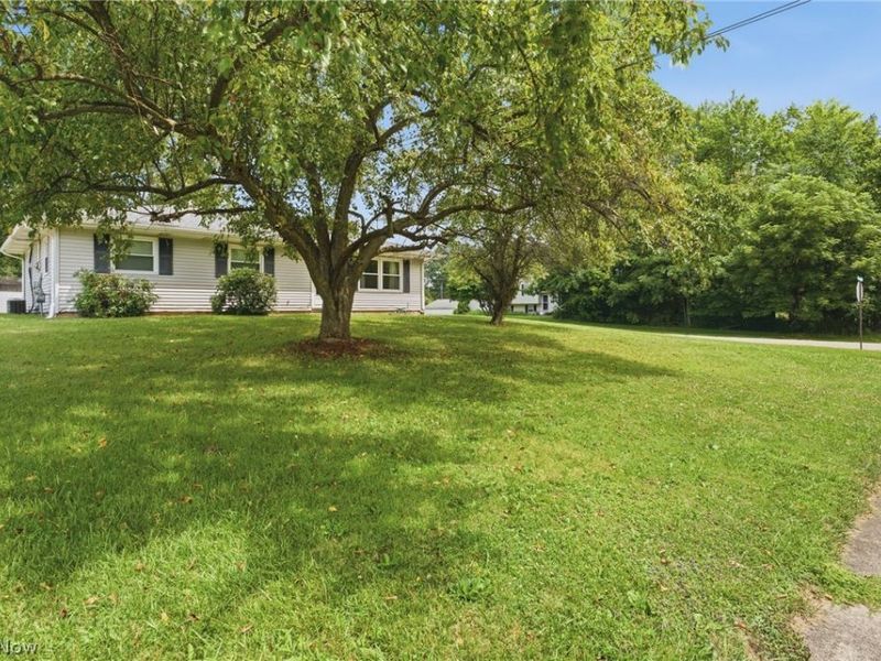 407 Dorwood Drive, Alliance, OH 44601 Photo 4