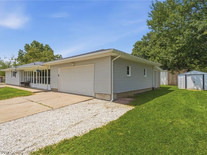 407 Dorwood Drive, Alliance, OH 44601 Photo 6