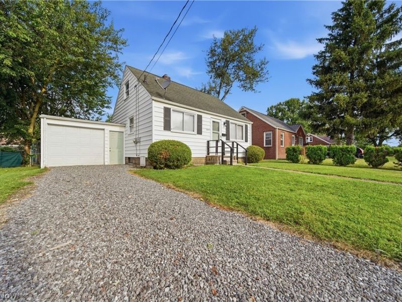 2643 Fletcher Avenue NE, Canton, OH 44705 Photo 3
