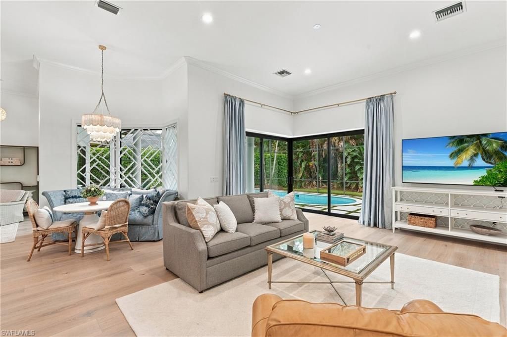 9833 Clear Lake Cir, Naples, FL 34109 Photo