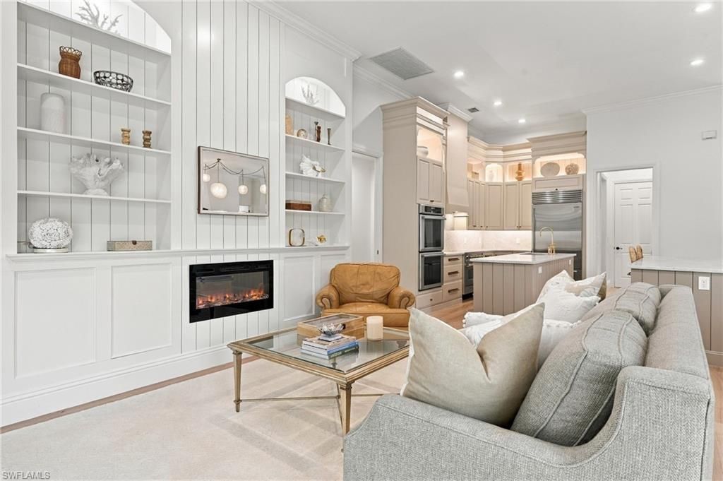 9833 Clear Lake Cir, Naples, FL 34109 Photo