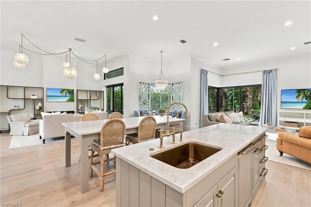 9833 Clear Lake Cir, Naples, FL 34109 Photo
