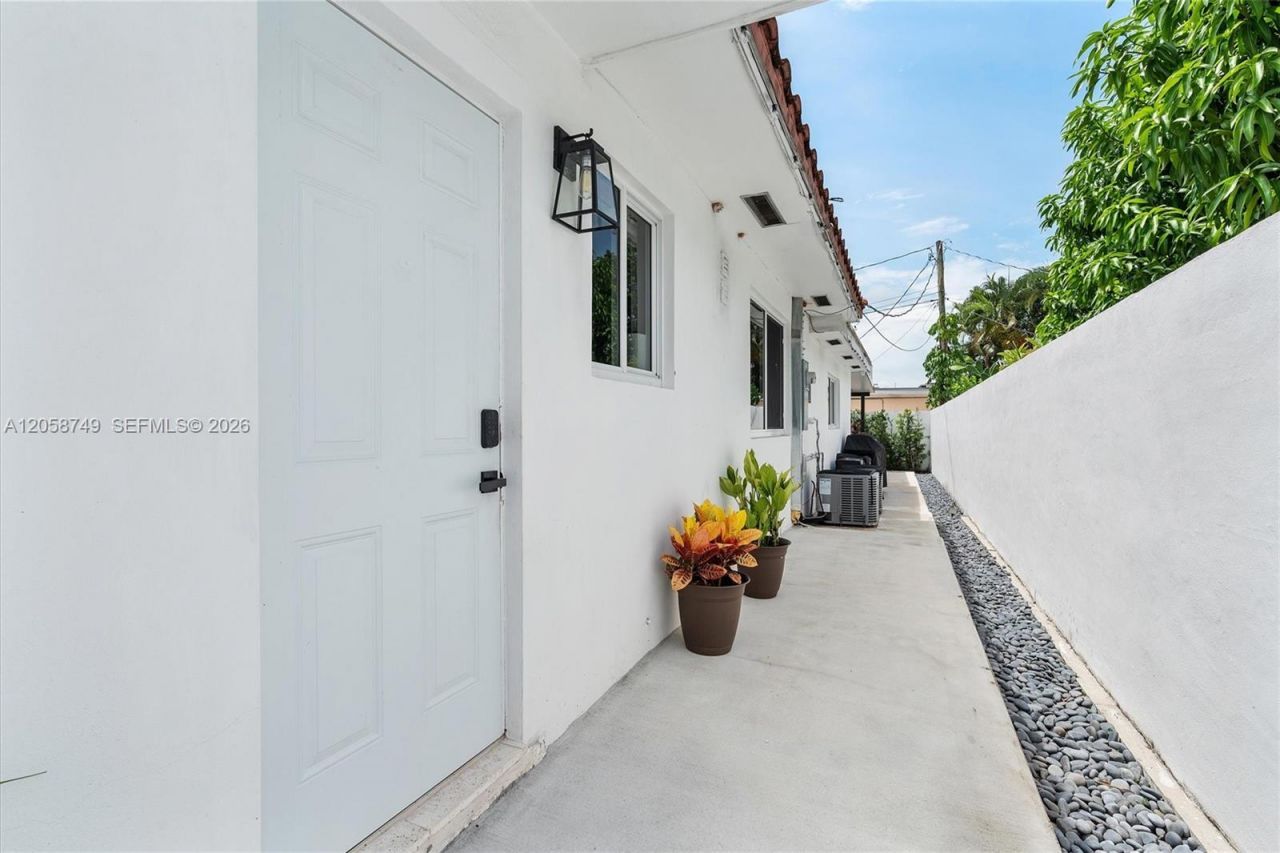 6100 NW 2nd St, Miami, FL 33126 Photo