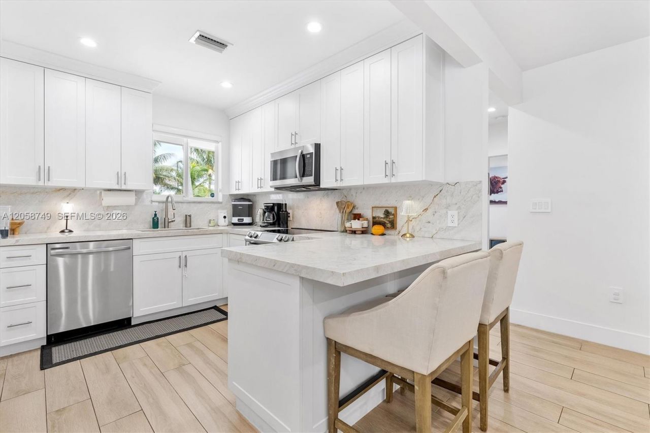 6100 NW 2nd St, Miami, FL 33126 Photo