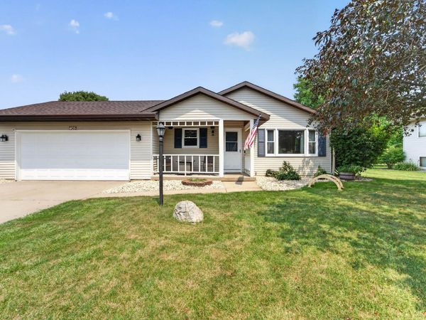 405 Lexington Drive, Waunakee, WI 53597