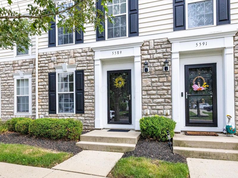 5589 Mesa Falls Street , Unit 15, Dublin, OH 43016 Photo 2