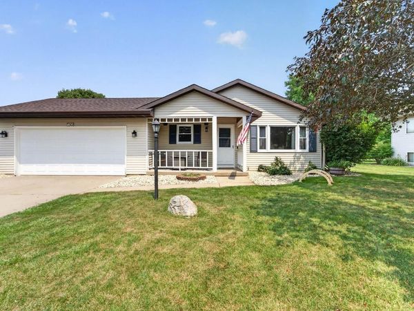 405 Lexington Drive, Waunakee, WI 53597
