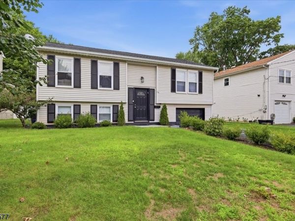 17 Weston St, Metuchen, NJ 08840