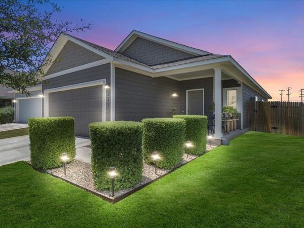 242 Trailside LN, Bastrop, TX 78602