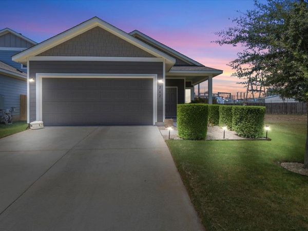 242 Trailside LN , Bastrop, TX 78602