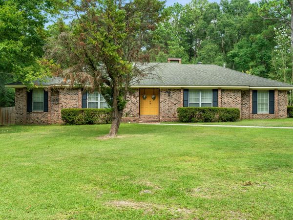 132 Fair Lake Dr., Hattiesburg, MS 39402