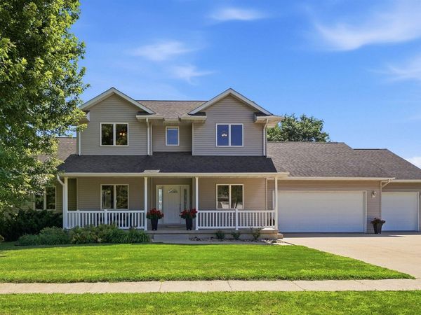 310 12th Street NE , Waverly, IA 50677