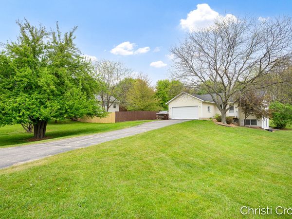8414 Windstone Drive NE, Rockford, MI 49341