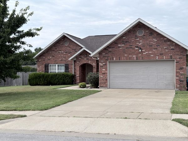 3843 W Cloverleaf Terrace, Battlefield, MO 65619