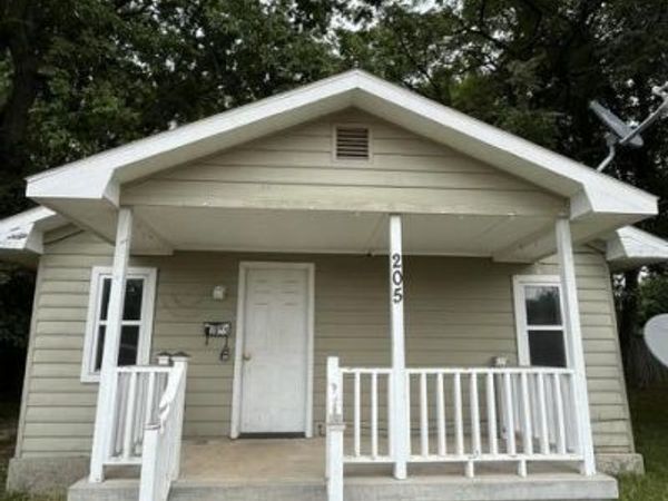 205 W Tyndall Street , Aurora, MO 65605