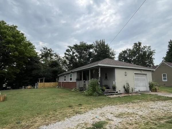 902 S Carnation Drive, Aurora, MO 65605