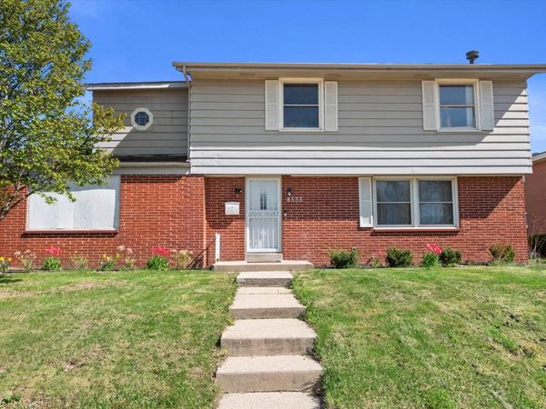 8533 W Grantosa DRIVE, Milwaukee, WI 53225