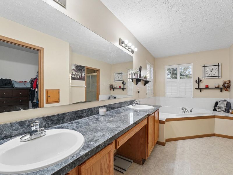 1555 Pecan Place, Circleville, OH 43113 Photo 25