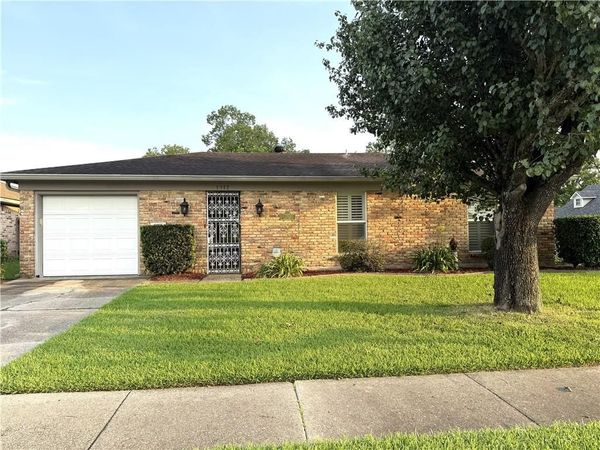 1812 GREEN OAK Drive , Gretna, LA 70056