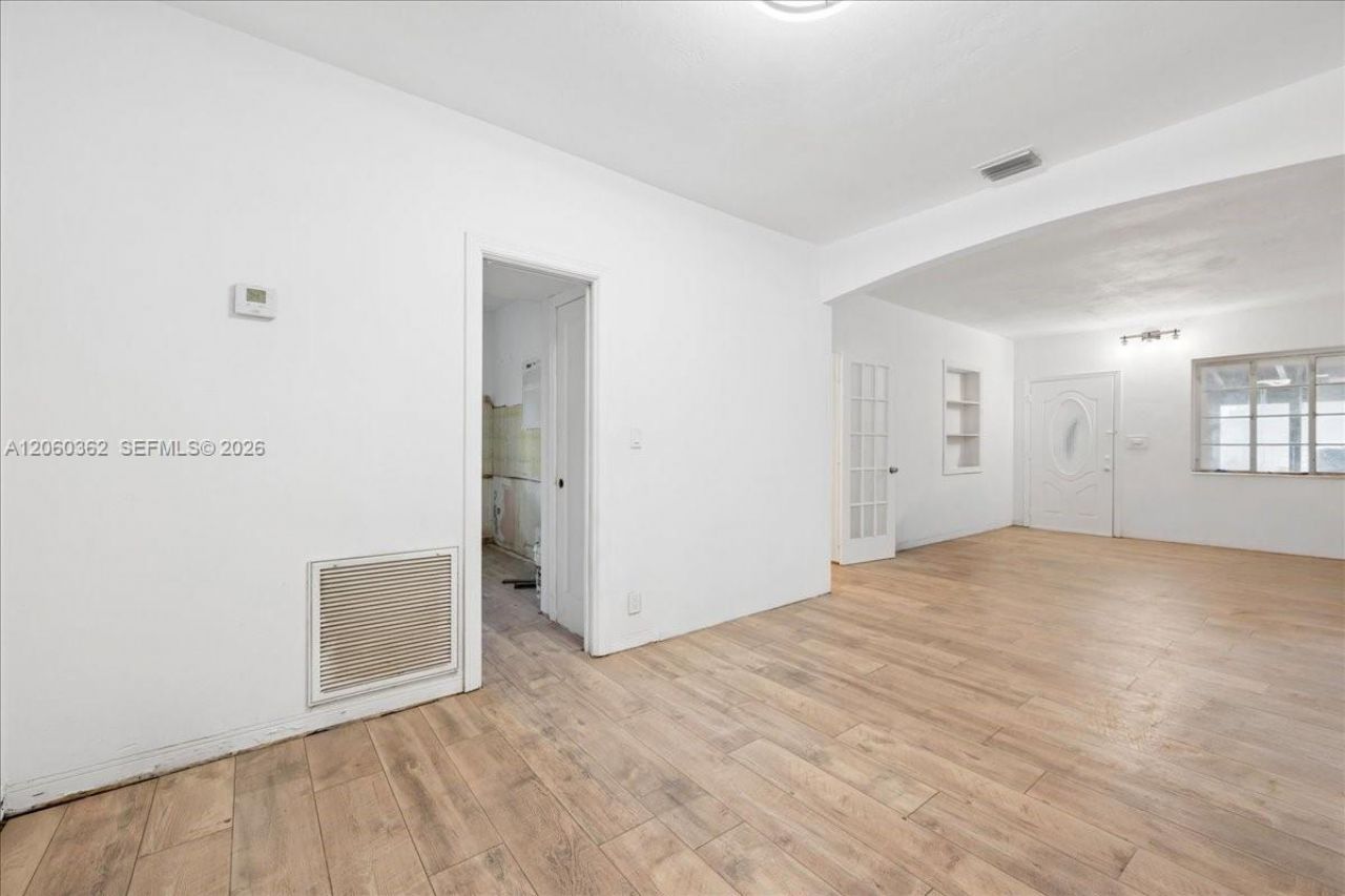 2750 SW 26th St, Unit MAIN, Miami, FL 33133 Photo