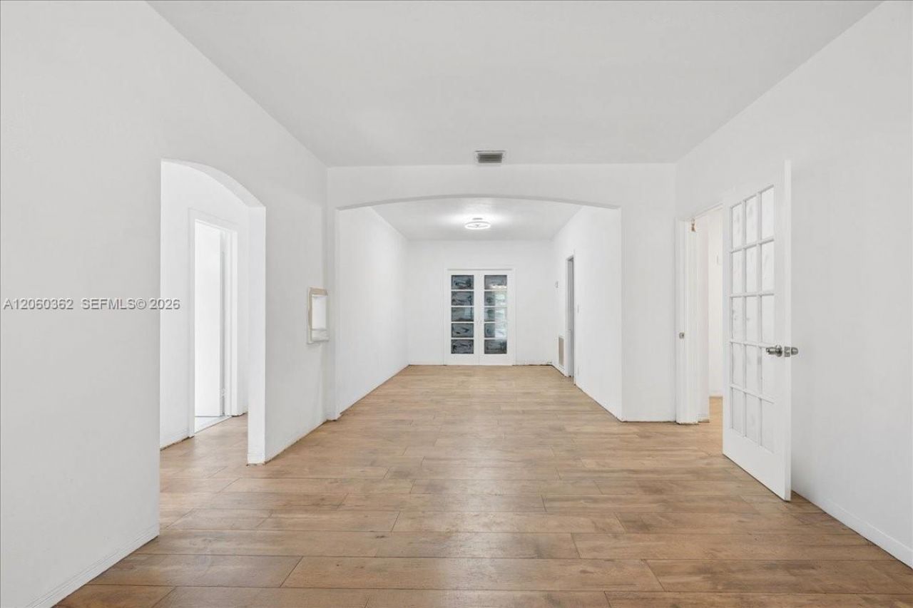 2750 SW 26th St, Unit MAIN, Miami, FL 33133 Photo