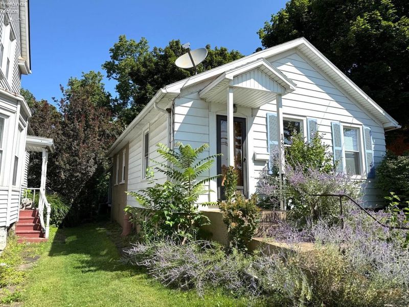 123 E Monroe Street, Sandusky, OH 44870 Photo 2