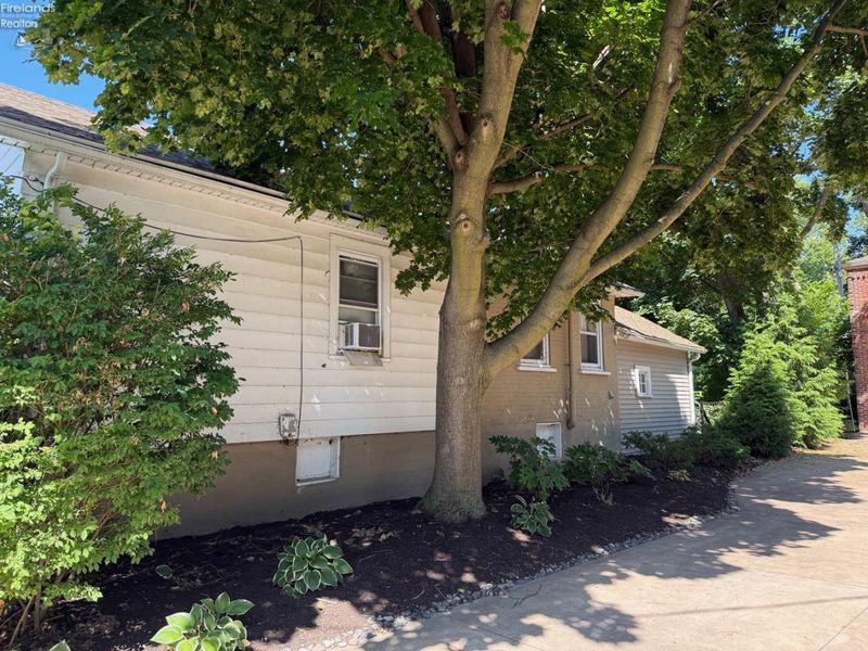 123 E Monroe Street, Sandusky, OH 44870 Photo 3