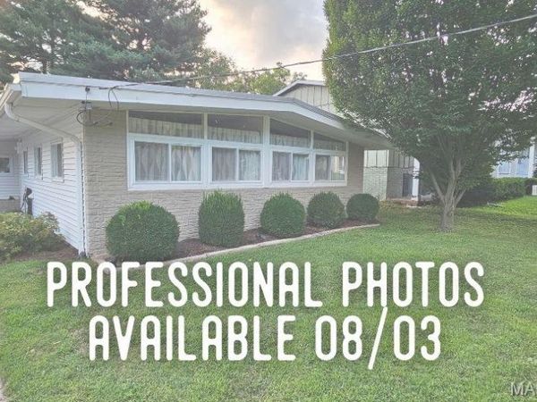 2137 East Drive, Crystal Lake Park, MO 63131