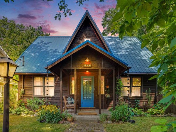 806 Southworth Terrace, Kalamazoo, MI 49048