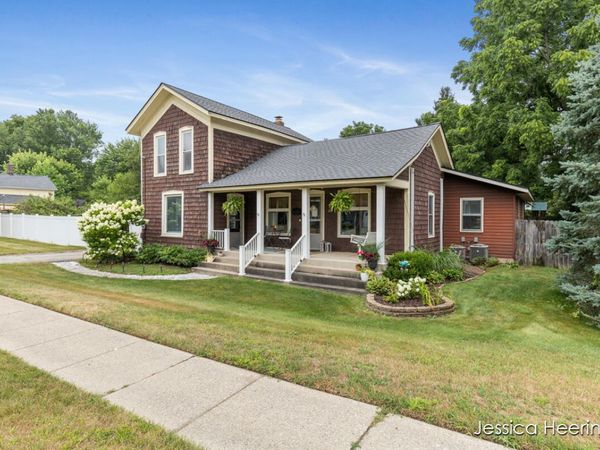 29 W Division Street NE, Rockford, MI 49341