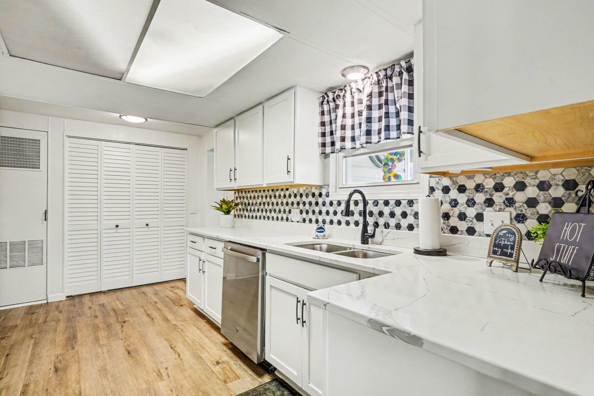 1508 Gardenia Ave.  Photo 9
