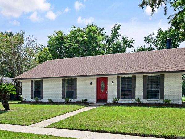 609 Sandra Dr, Baker, LA 70714