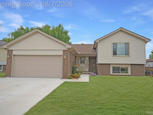 2061 Michael Drive, Sterling Heights, Mi 48310