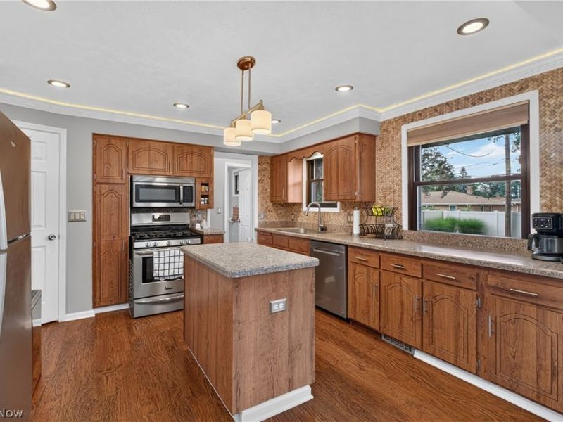 8460 Banner Lane, Parma, OH 44129 Photo 8