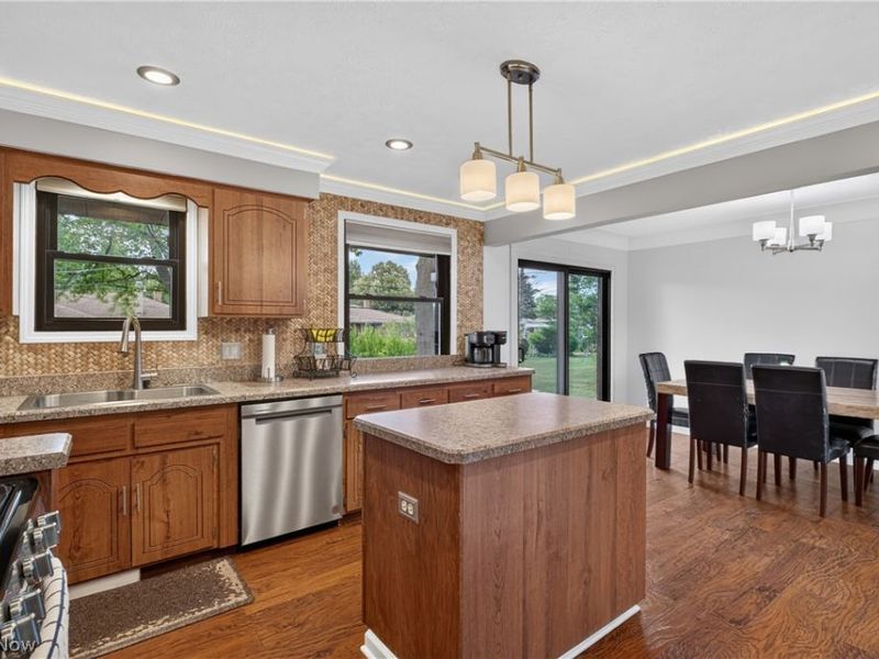 8460 Banner Lane, Parma, OH 44129 Photo 9