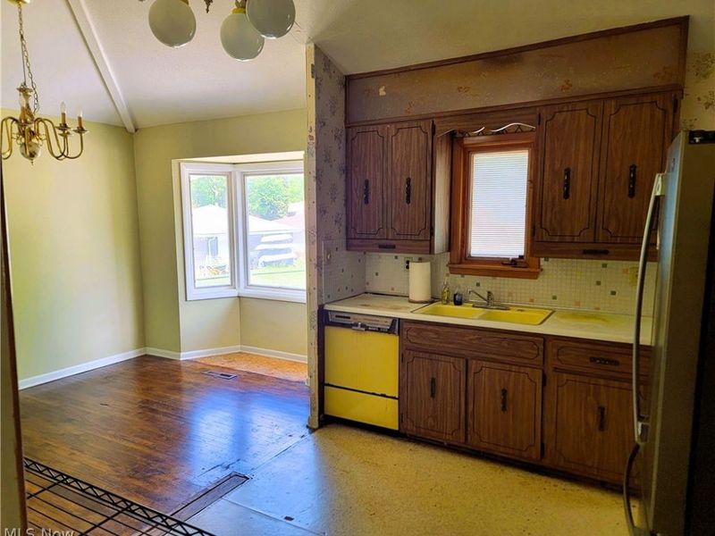 1612 Green Acres Drive , Parma, OH 44134 Photo 4