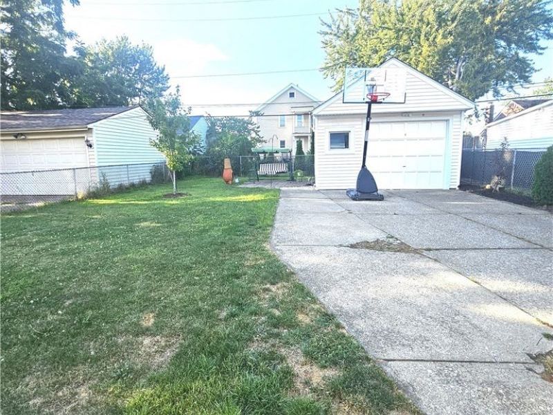 6906 Belmere Drive, Parma, OH 44129 Photo 24