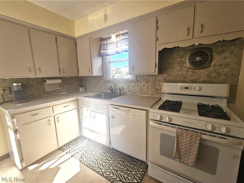 6906 Belmere Drive, Parma, OH 44129 Photo 8