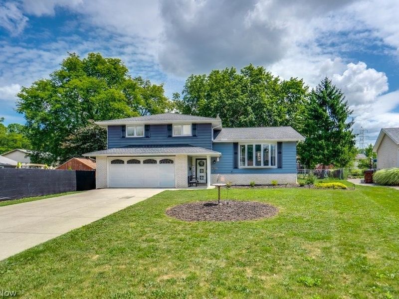 7821 W List Lane, Parma, OH 44130 Photo 1