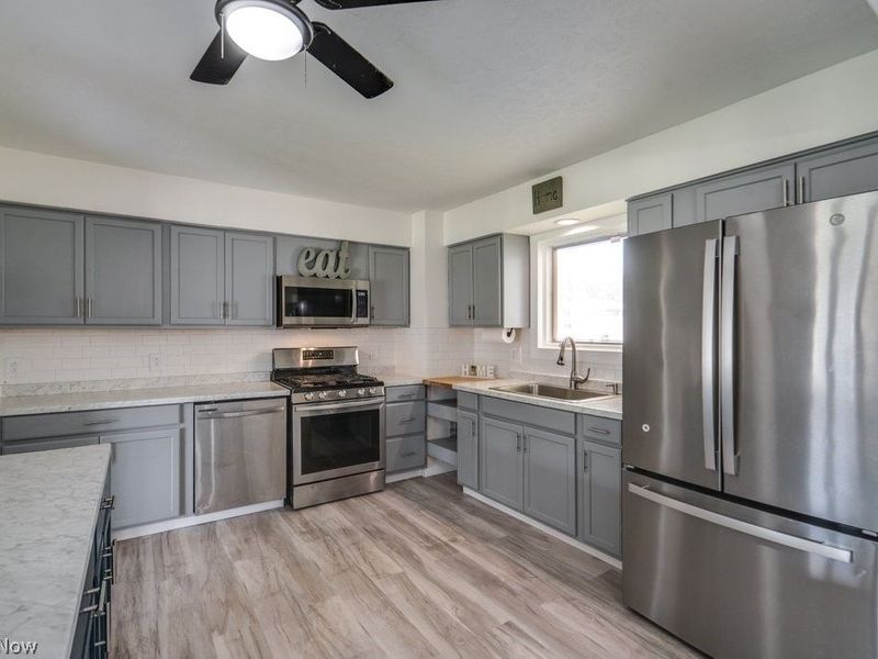 7821 W List Lane, Parma, OH 44130 Photo 6
