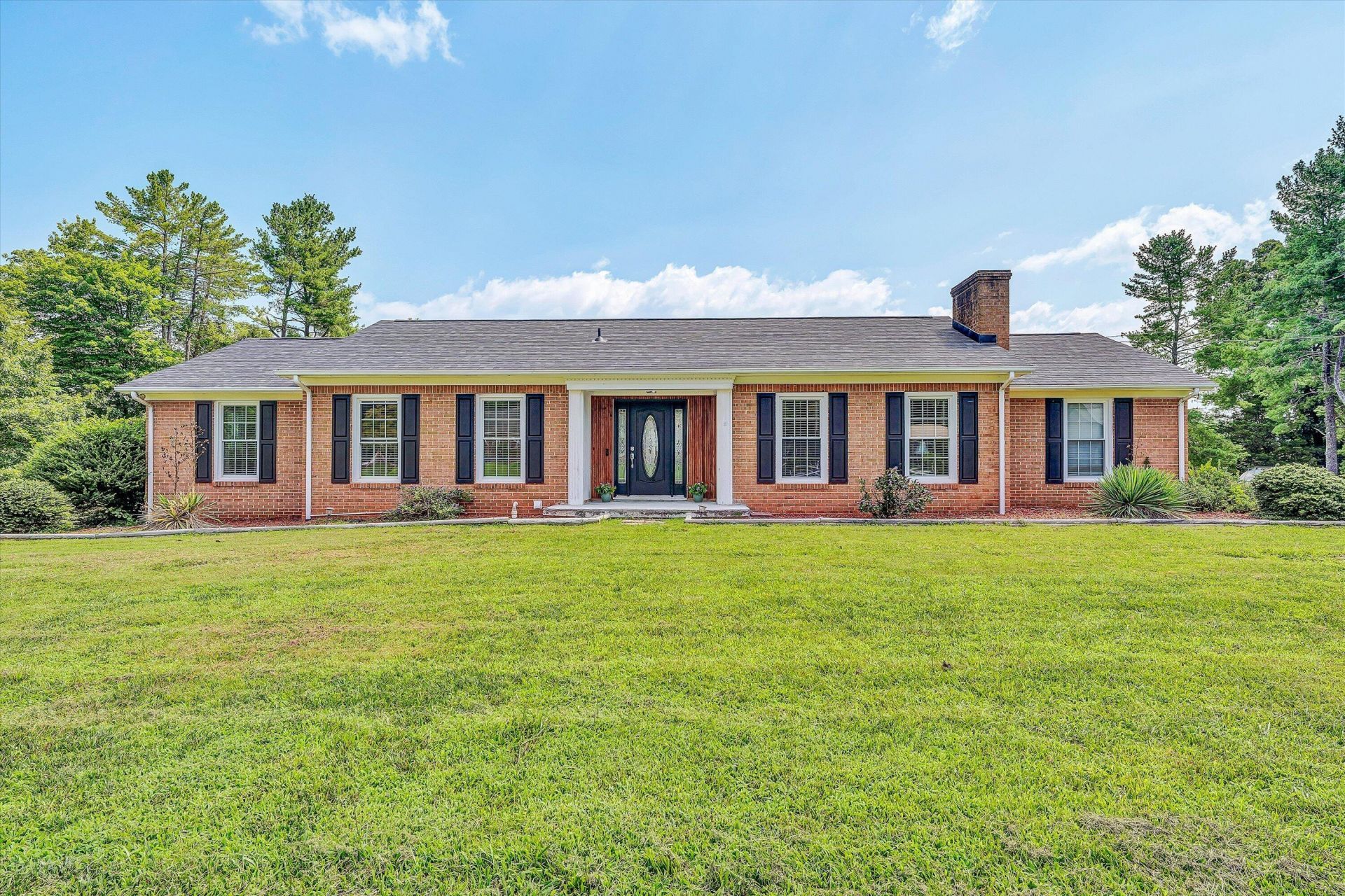 400 Redwood Rd, Glade Hill, VA 24092 Main Photo