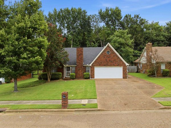 5888 PIPERS GREEN LN, Bartlett, TN 38135