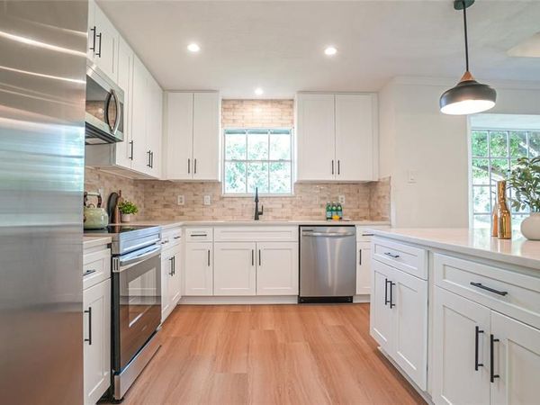 1917 Middle Glen Drive, Carrollton, TX 75007