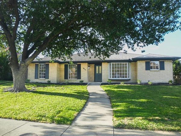 1917 Middle Glen Drive, Carrollton, TX 75007