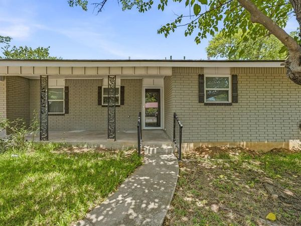 1085 West Park Street , Stephenville, TX 76401