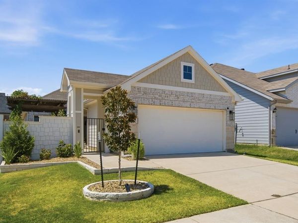 616 Coleman Street , Aubrey, TX 76227