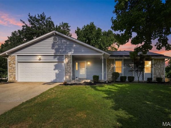 18 Spencers Crossing, St Peters, MO 63376