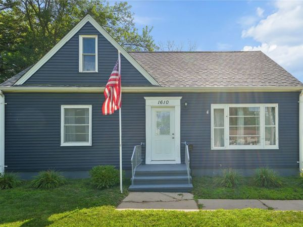 1610 Oakland Road, Cedar Rapids, IA 52402